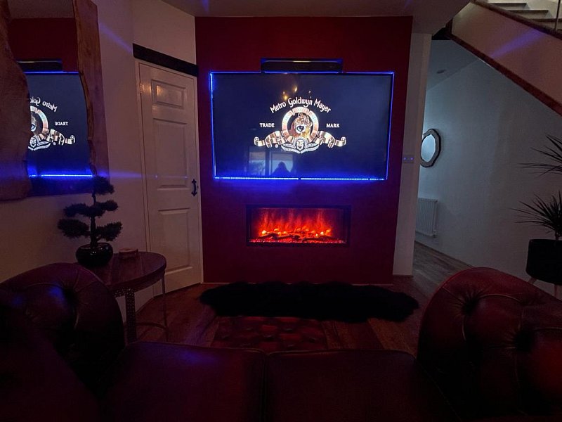 Henry Suite Cinema Experience